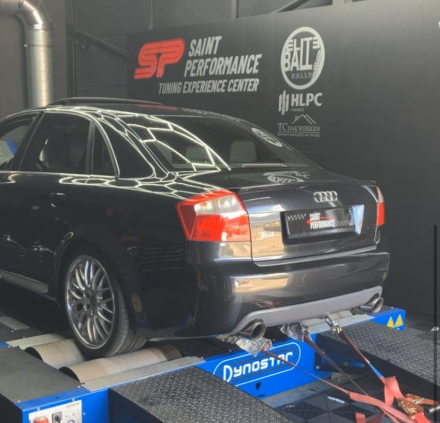 Audi S4 B6 4.2 V8 van Robin van Suylekom bij Saint Performance